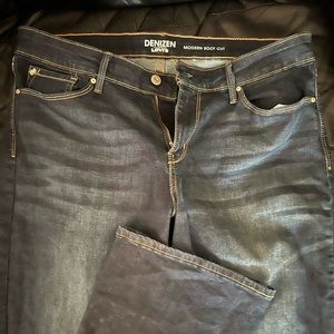 Bootcut Levi jeans